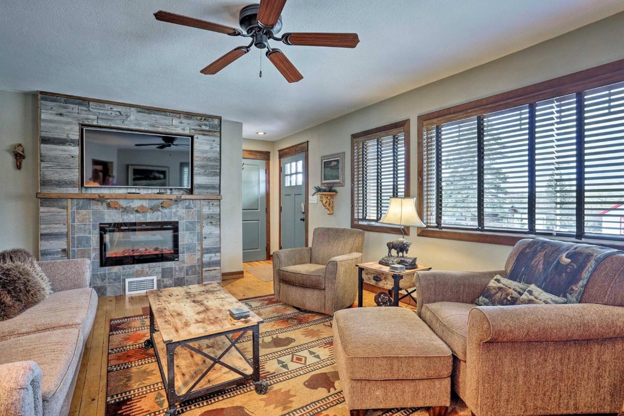 Cozy Custer Cottage W Deck: Walk To Shops Food Exterior photo