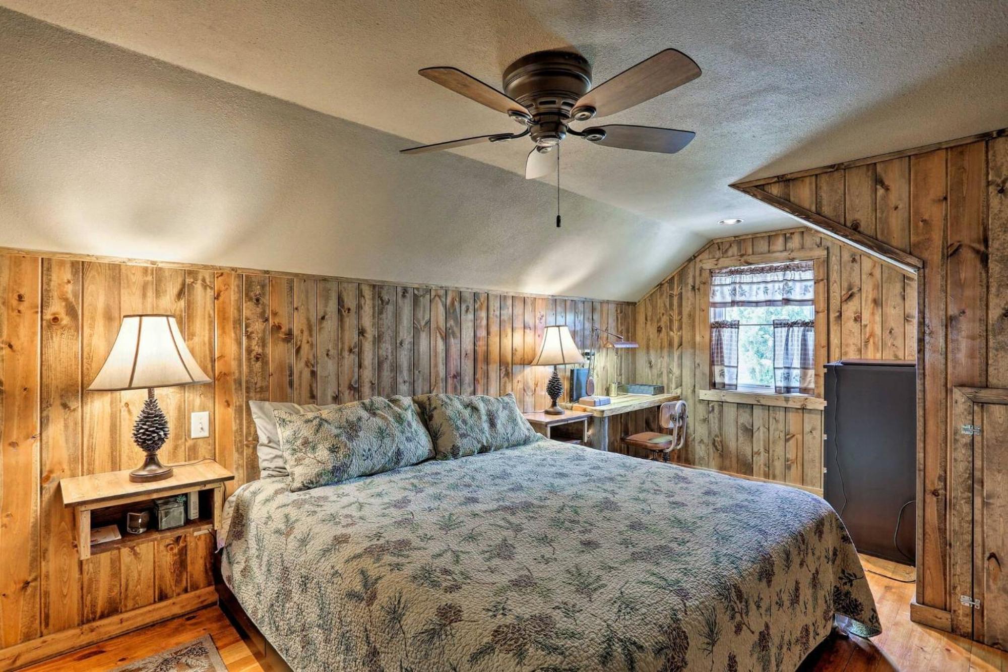 Cozy Custer Cottage W Deck: Walk To Shops Food Exterior photo
